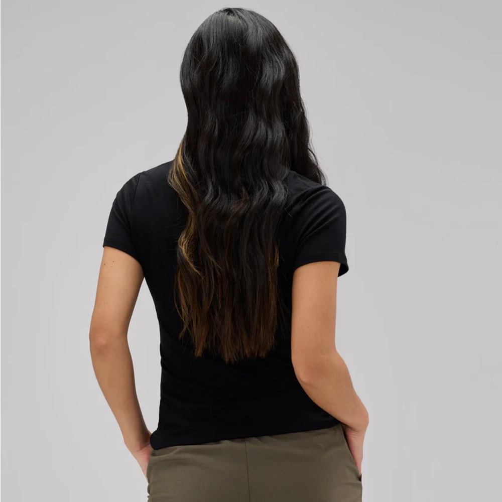 Women's Small Unbound Merino V‑Neck T‑Shirt Black - Picture 3 of 6